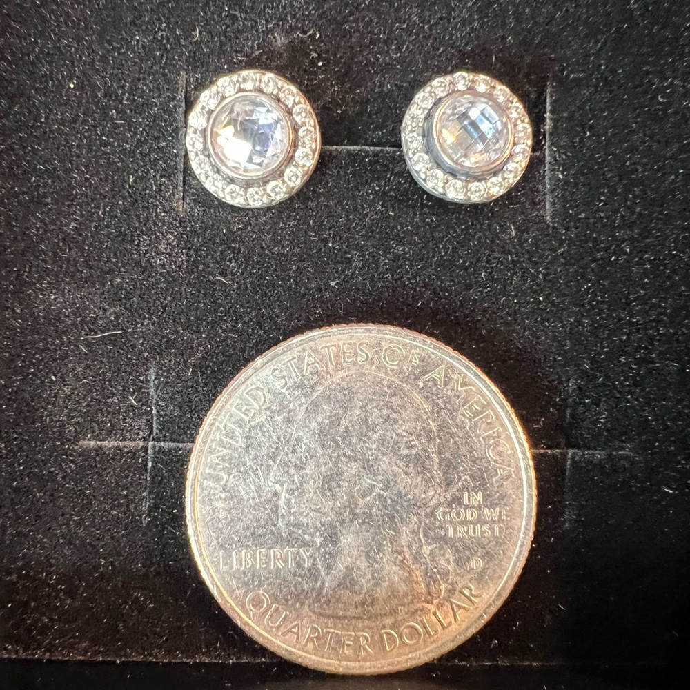 Genuine Pandora Clear Brilliant Legacy Stud Earrings - Picture 9 of 9